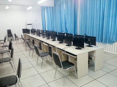 美麗校園 文智芳華 ――23中學校園環境及教育教學活動簡介